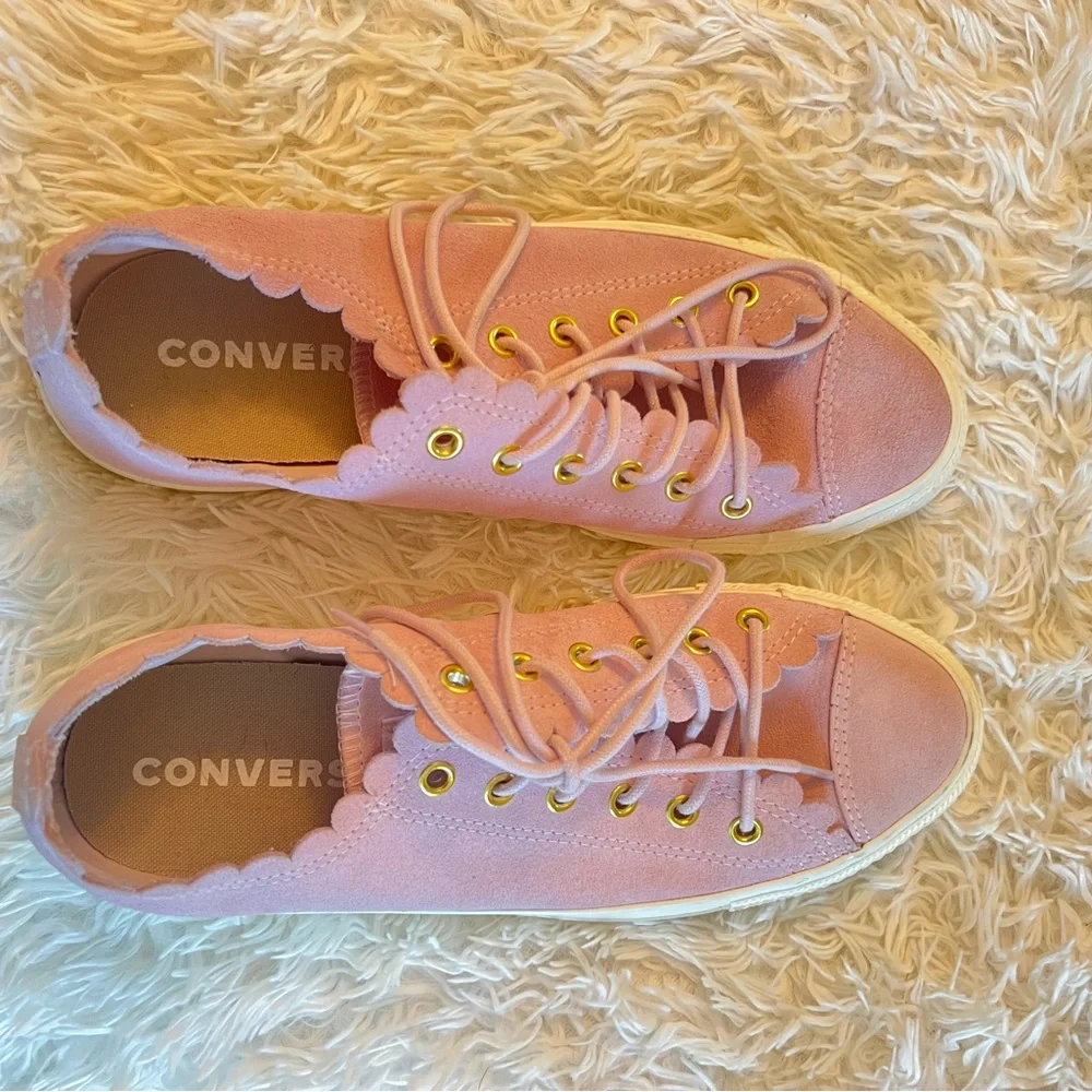 Women’s converse low top suede shoes. 9.5 - Picture 3 of 6